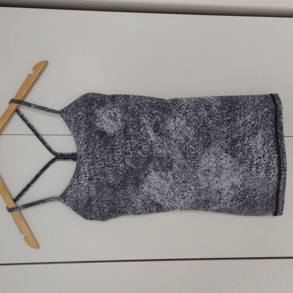 LULULEMON TOP EUC
